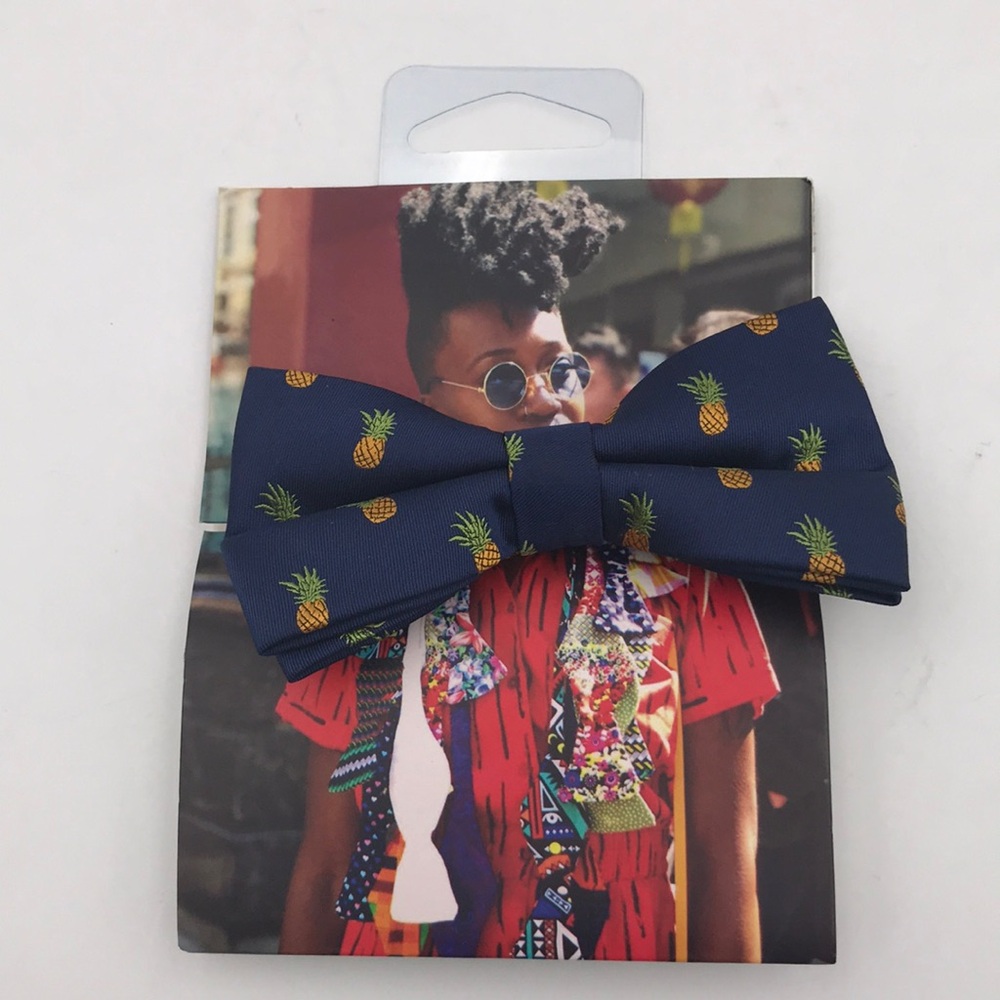 Bowtie Behavior Handmade Pineapple Print Bow Tie